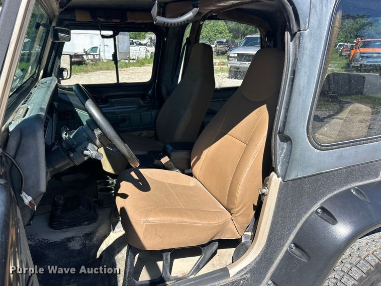 image for item FC2790 1993 Jeep Wrangler SUV