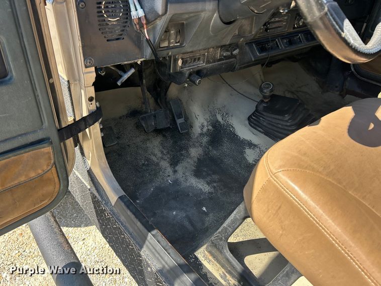 image for item FC2790 1993 Jeep Wrangler SUV