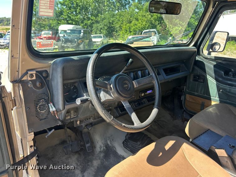 image for item FC2790 1993 Jeep Wrangler SUV