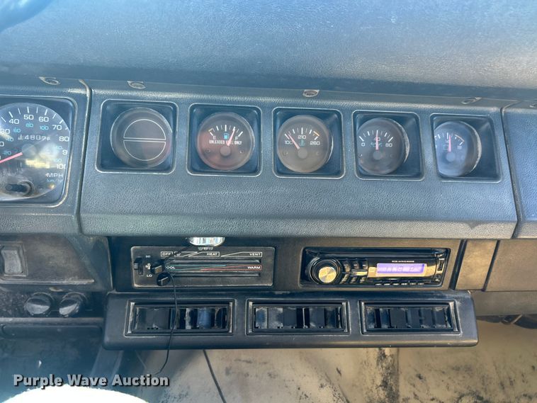 image for item FC2790 1993 Jeep Wrangler SUV