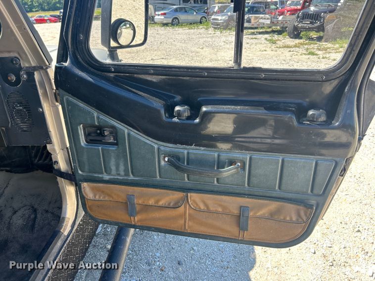 image for item FC2790 1993 Jeep Wrangler SUV