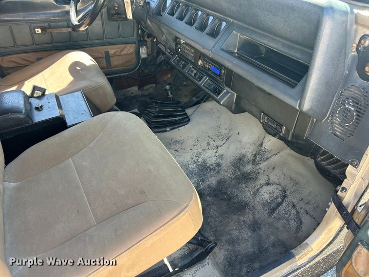image for item FC2790 1993 Jeep Wrangler SUV