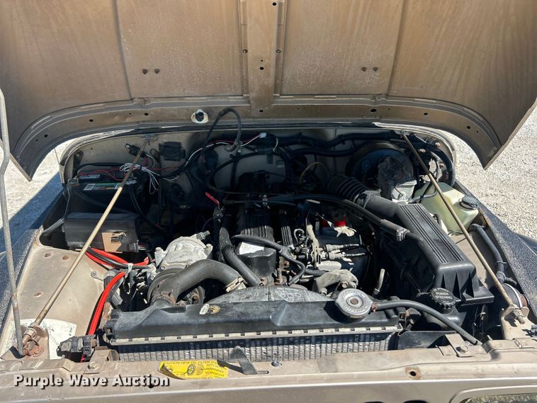 image for item FC2790 1993 Jeep Wrangler SUV