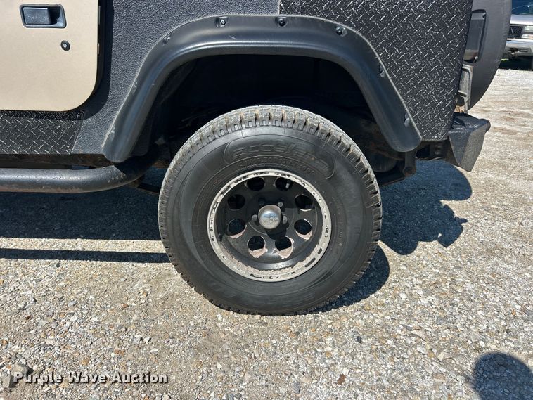 image for item FC2790 1993 Jeep Wrangler SUV
