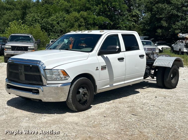 image for item FC2792 2012 Dodge Ram 3500 Heavy Duty Crew Cab pickup truck cab and chassis