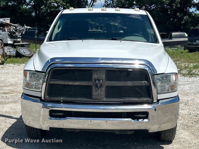 image for item FC2792 2012 Dodge Ram 3500 Heavy Duty Crew Cab pickup truck cab and chassis