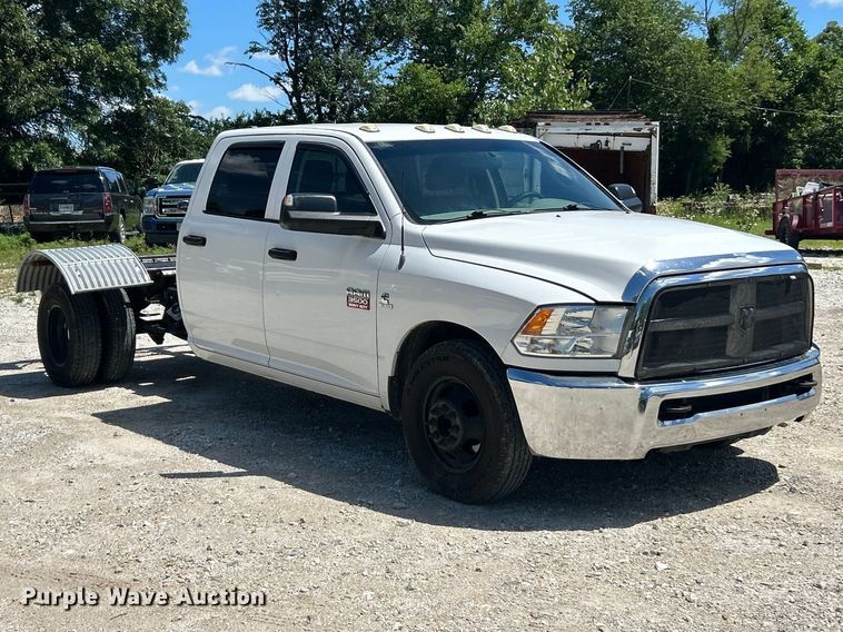 image for item FC2792 2012 Dodge Ram 3500 Heavy Duty Crew Cab pickup truck cab and chassis