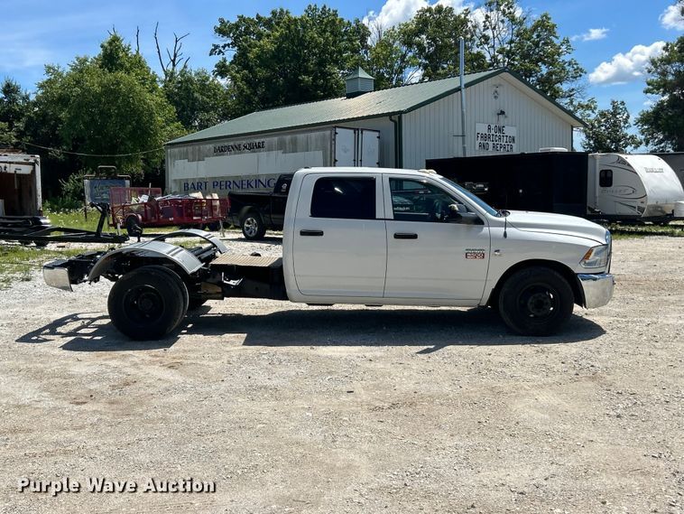 image for item FC2792 2012 Dodge Ram 3500 Heavy Duty Crew Cab pickup truck cab and chassis