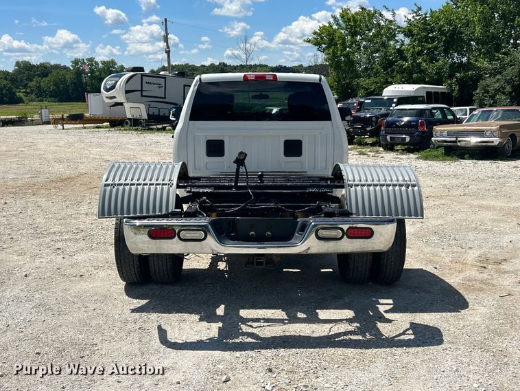 image for item FC2792 2012 Dodge Ram 3500 Heavy Duty Crew Cab pickup truck cab and chassis