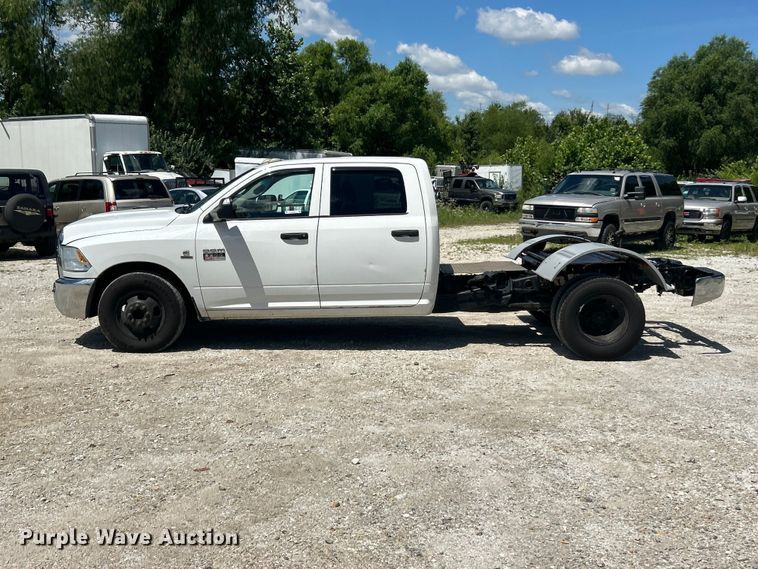 image for item FC2792 2012 Dodge Ram 3500 Heavy Duty Crew Cab pickup truck cab and chassis