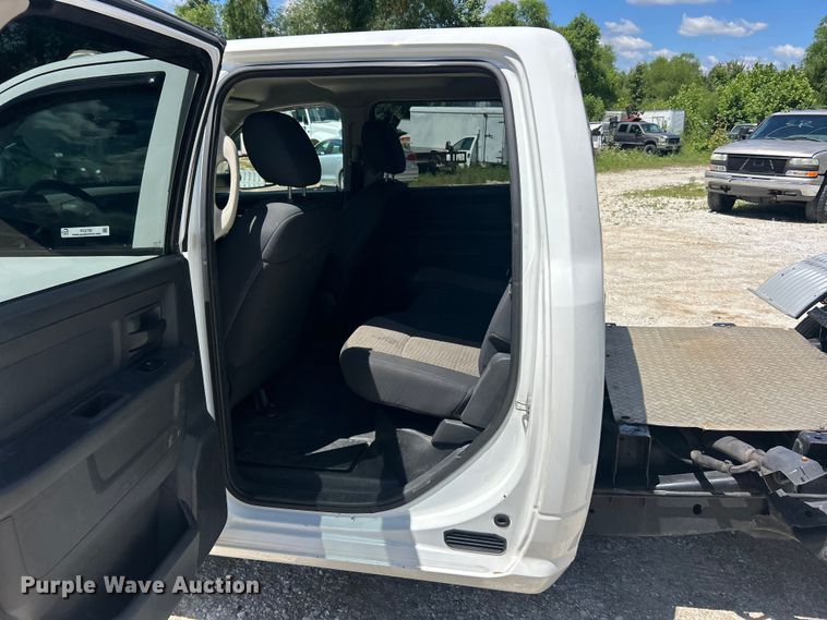 image for item FC2792 2012 Dodge Ram 3500 Heavy Duty Crew Cab pickup truck cab and chassis