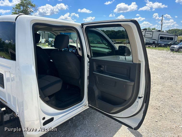 image for item FC2792 2012 Dodge Ram 3500 Heavy Duty Crew Cab pickup truck cab and chassis