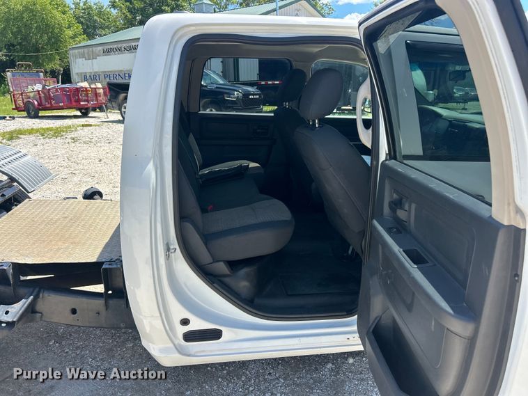 image for item FC2792 2012 Dodge Ram 3500 Heavy Duty Crew Cab pickup truck cab and chassis