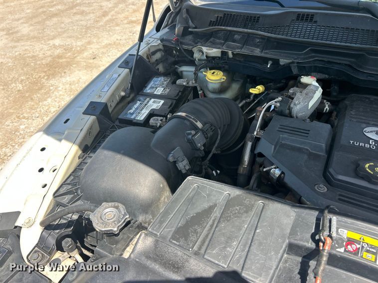 image for item FC2792 2012 Dodge Ram 3500 Heavy Duty Crew Cab pickup truck cab and chassis