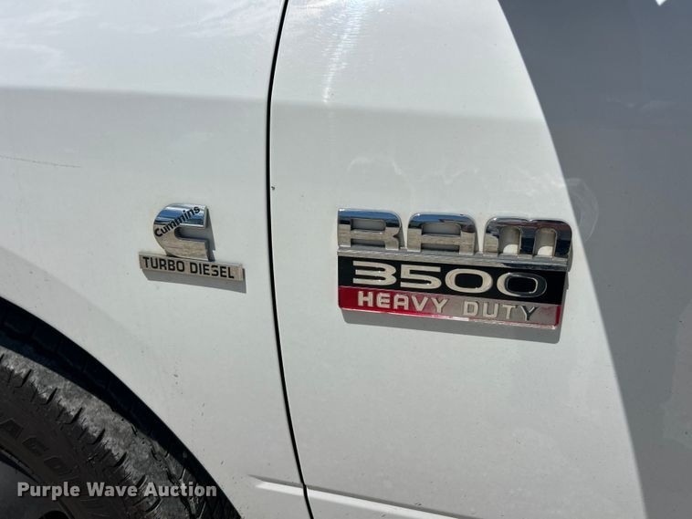 image for item FC2792 2012 Dodge Ram 3500 Heavy Duty Crew Cab pickup truck cab and chassis