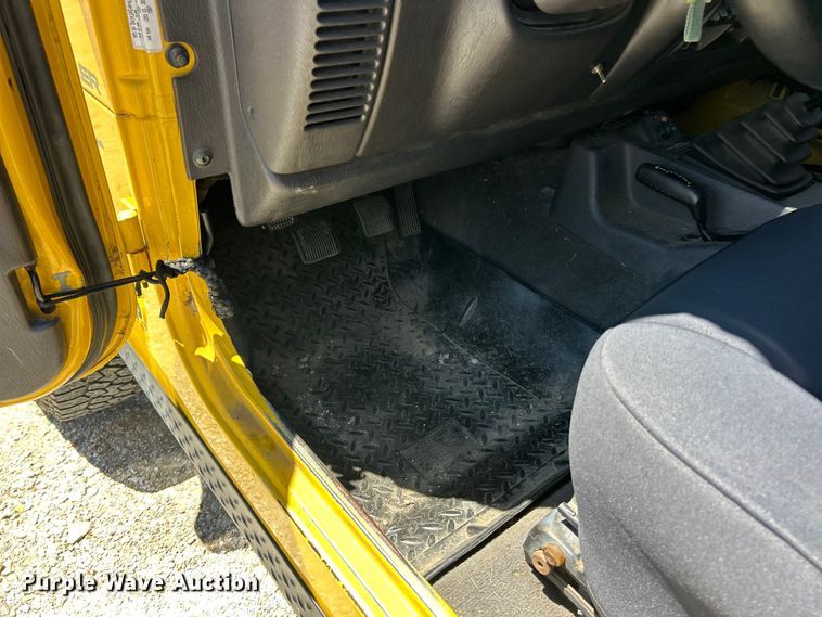 image for item FC2795 2000 Jeep Wrangler Sport SUV