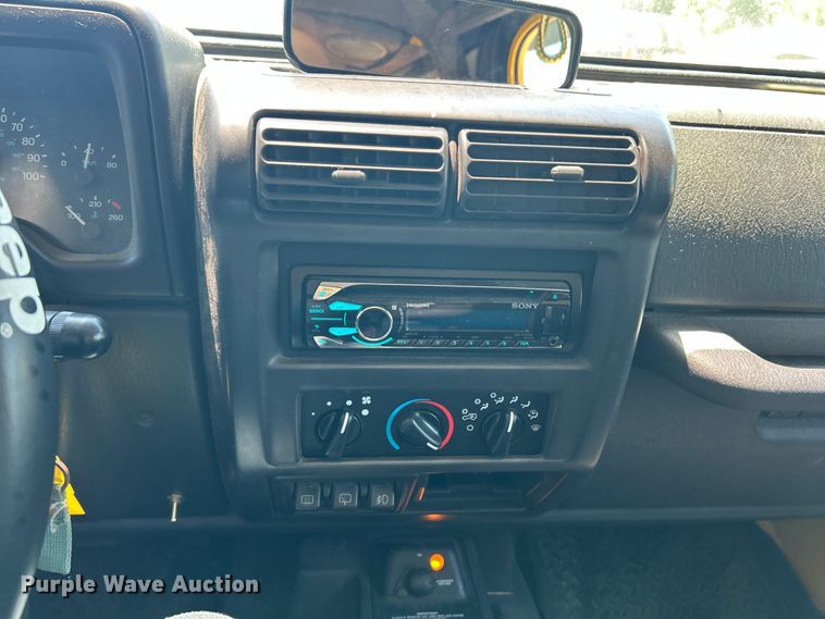 image for item FC2795 2000 Jeep Wrangler Sport SUV