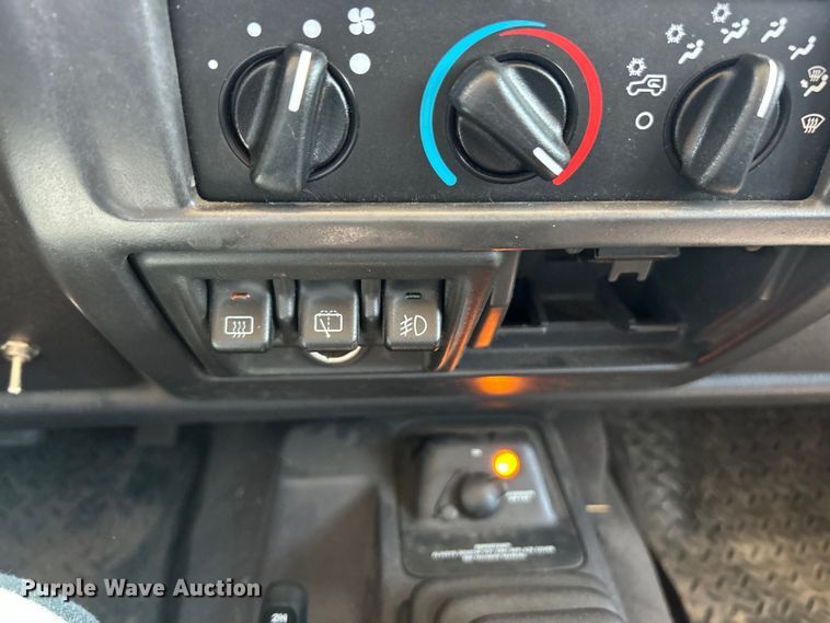 image for item FC2795 2000 Jeep Wrangler Sport SUV