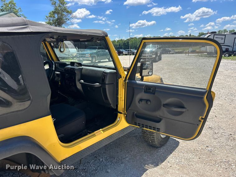 image for item FC2795 2000 Jeep Wrangler Sport SUV