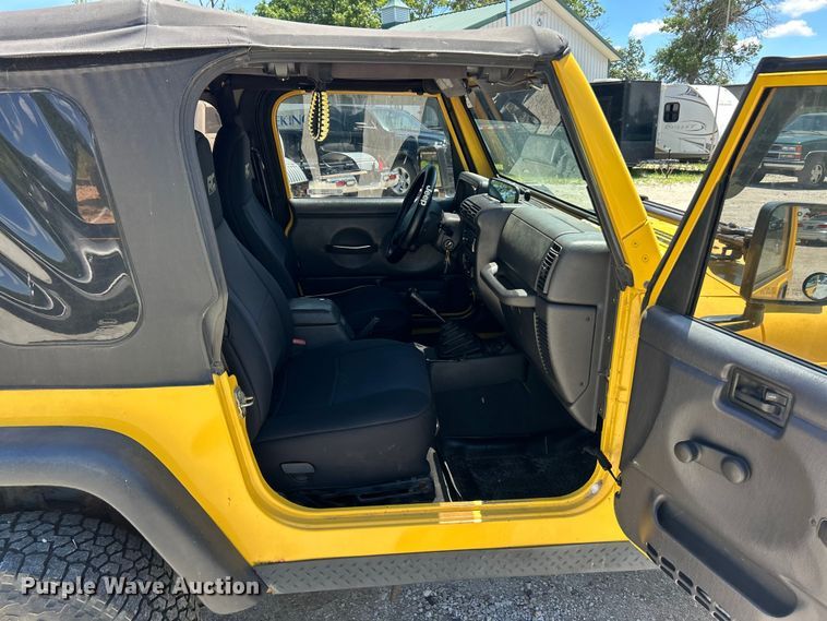 image for item FC2795 2000 Jeep Wrangler Sport SUV