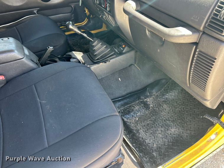 image for item FC2795 2000 Jeep Wrangler Sport SUV