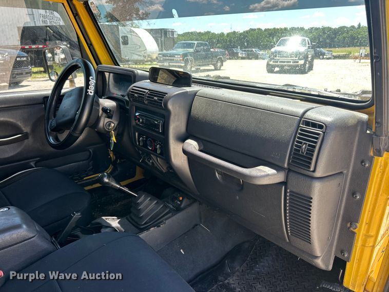 image for item FC2795 2000 Jeep Wrangler Sport SUV