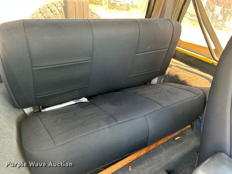 image for item FC2795 2000 Jeep Wrangler Sport SUV