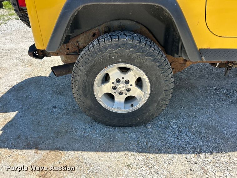 image for item FC2795 2000 Jeep Wrangler Sport SUV