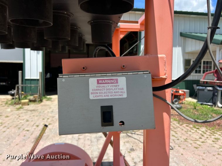 image for item FC2797 Wanco WTSP75-LSAC arrow board trailer