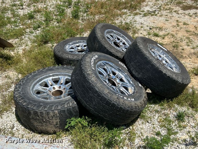 image for item FC2798 (5) tires and wheels