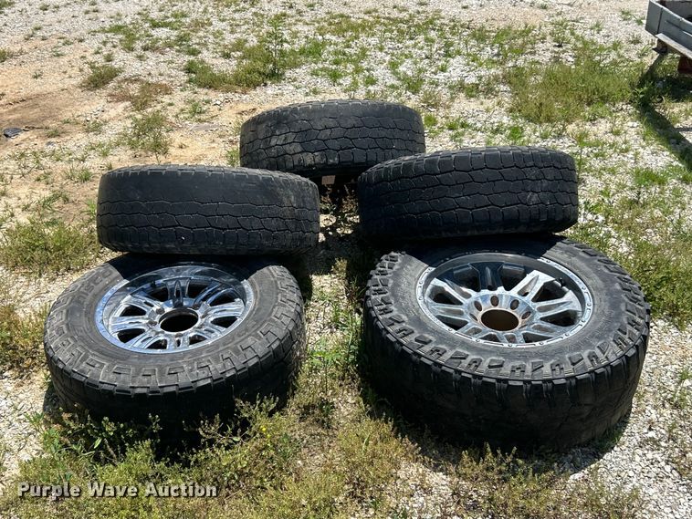 image for item FC2798 (5) tires and wheels