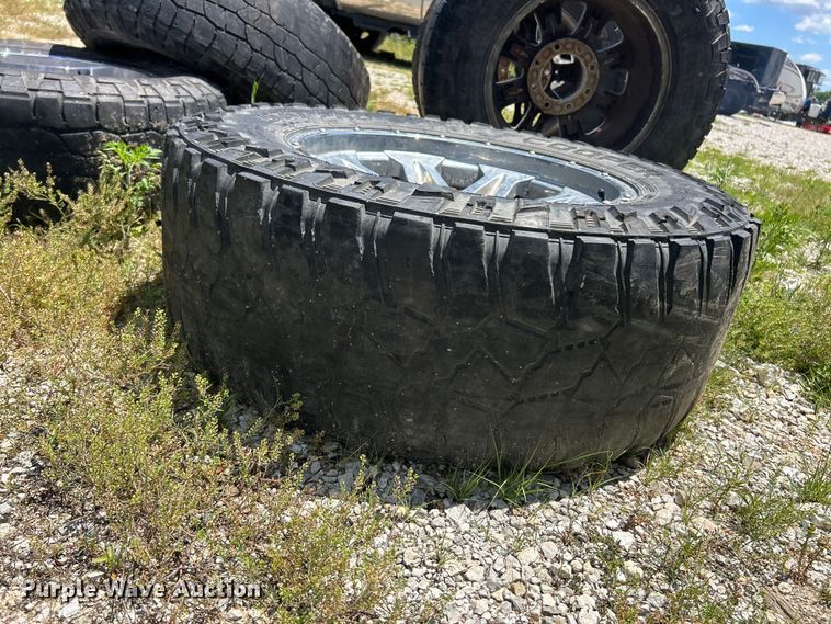 image for item FC2798 (5) tires and wheels