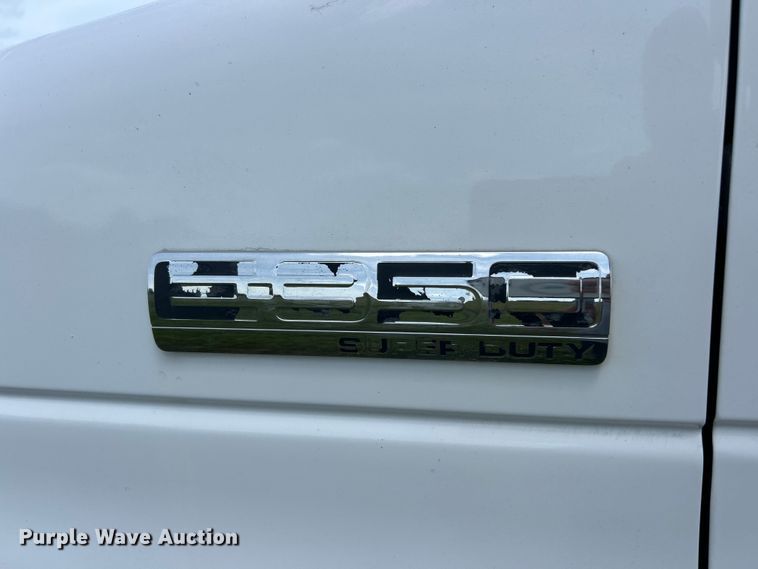 image for item FC2800 2009 Ford E350 Super Duty shuttle bus