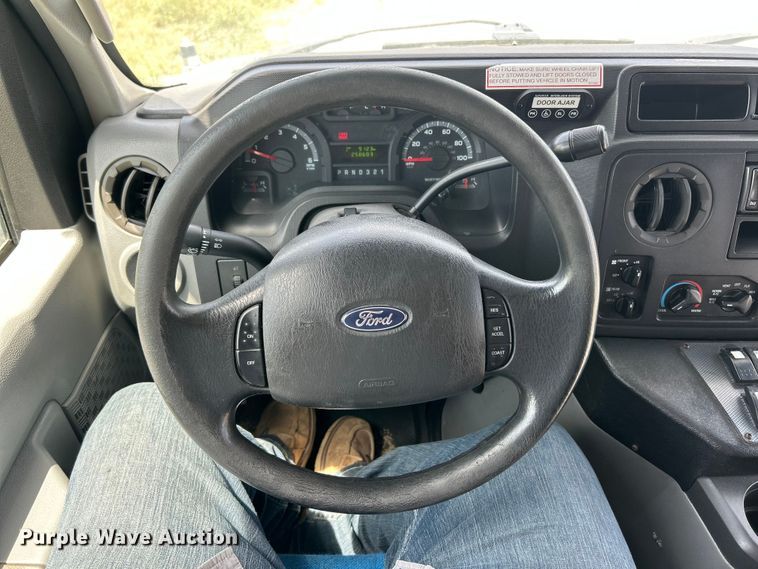 image for item FC2800 2009 Ford E350 Super Duty shuttle bus