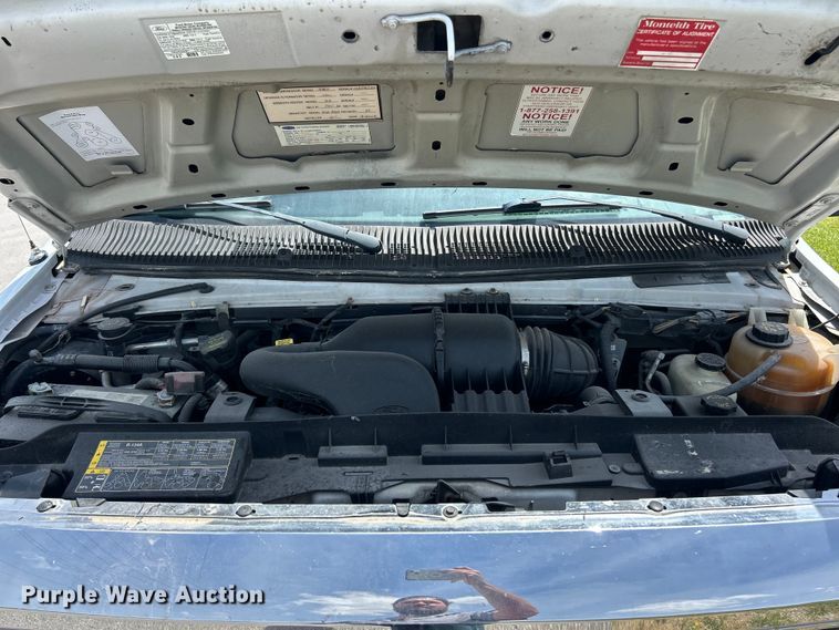 image for item FC2800 2009 Ford E350 Super Duty shuttle bus