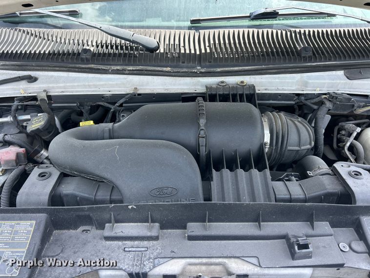 image for item FC2800 2009 Ford E350 Super Duty shuttle bus