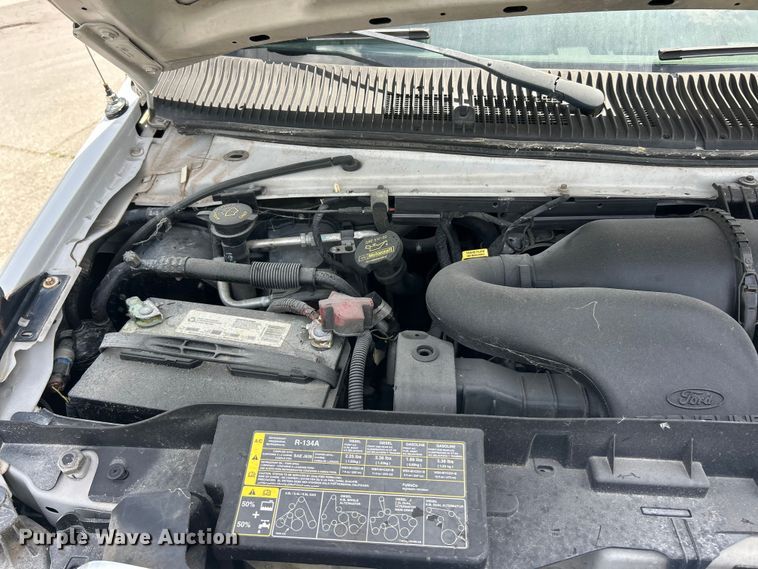 image for item FC2800 2009 Ford E350 Super Duty shuttle bus