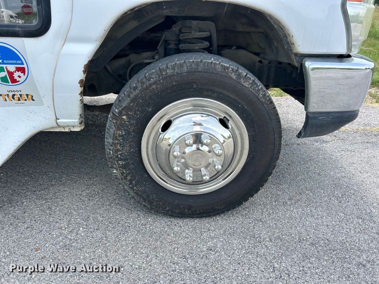 image for item FC2800 2009 Ford E350 Super Duty shuttle bus