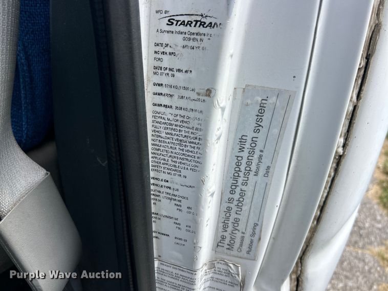 image for item FC2800 2009 Ford E350 Super Duty shuttle bus