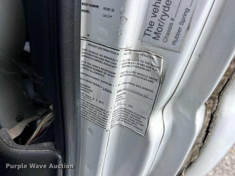 image for item FC2800 2009 Ford E350 Super Duty shuttle bus