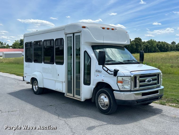 image for item FC2803 2012 Ford E350 Super Duty shuttle bus