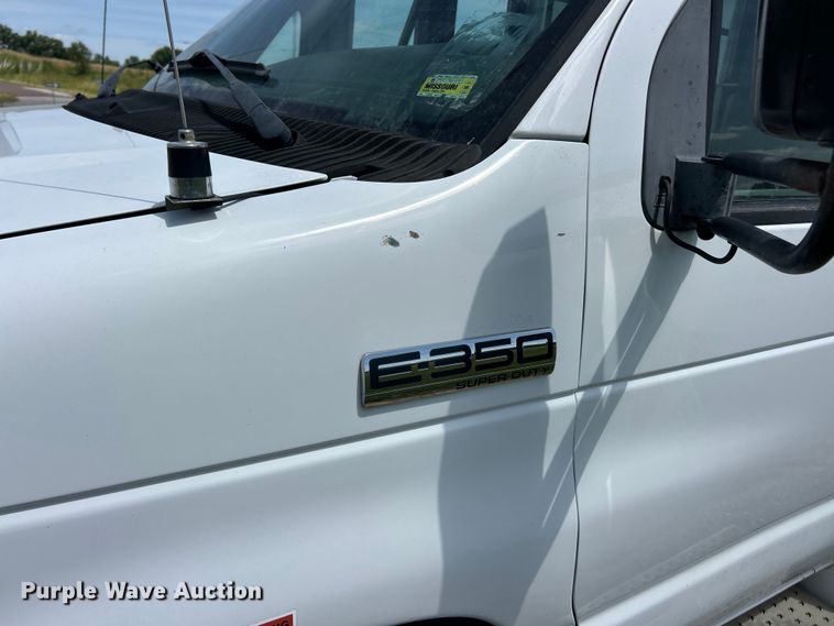 image for item FC2803 2012 Ford E350 Super Duty shuttle bus