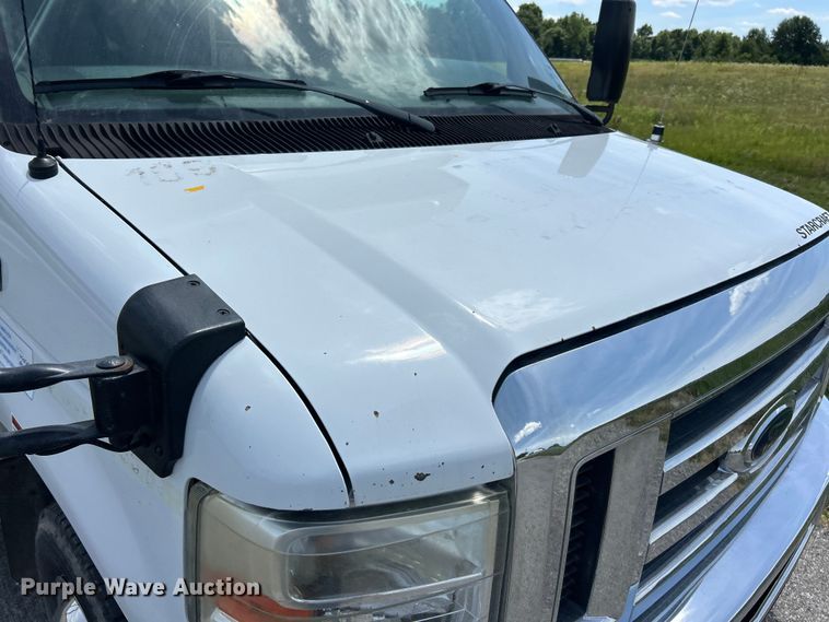 image for item FC2803 2012 Ford E350 Super Duty shuttle bus