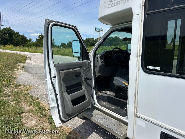 image for item FC2803 2012 Ford E350 Super Duty shuttle bus