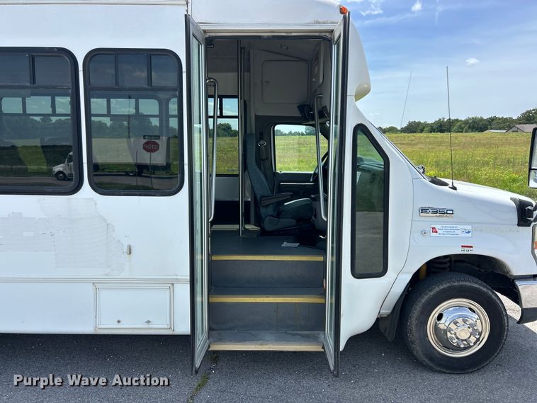 image for item FC2803 2012 Ford E350 Super Duty shuttle bus