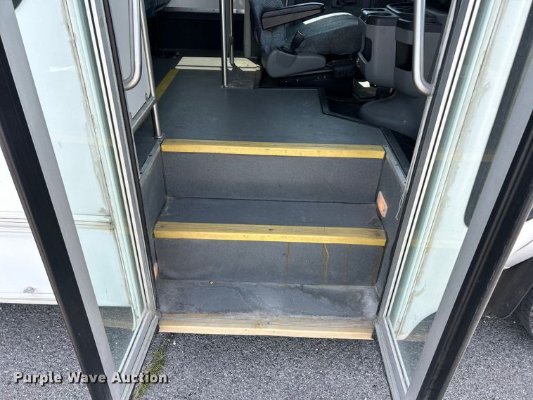 image for item FC2803 2012 Ford E350 Super Duty shuttle bus