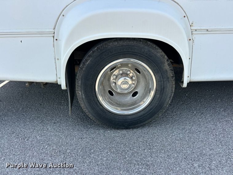 image for item FC2803 2012 Ford E350 Super Duty shuttle bus