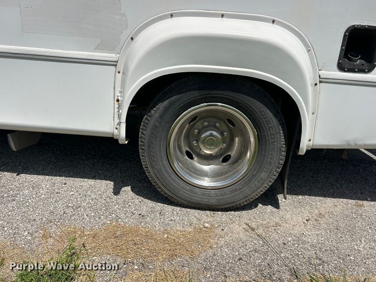 image for item FC2803 2012 Ford E350 Super Duty shuttle bus