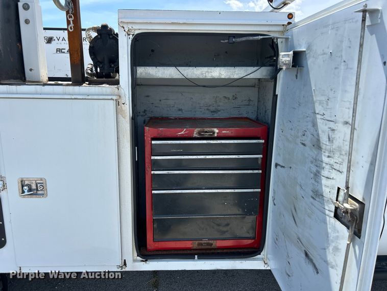 image for item FC2806 2012 Ford F550 XLT Super Duty Ext. Cab utility / service truck