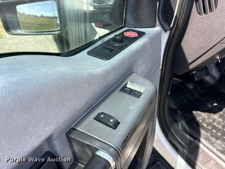 image for item FC2806 2012 Ford F550 XLT Super Duty Ext. Cab utility / service truck
